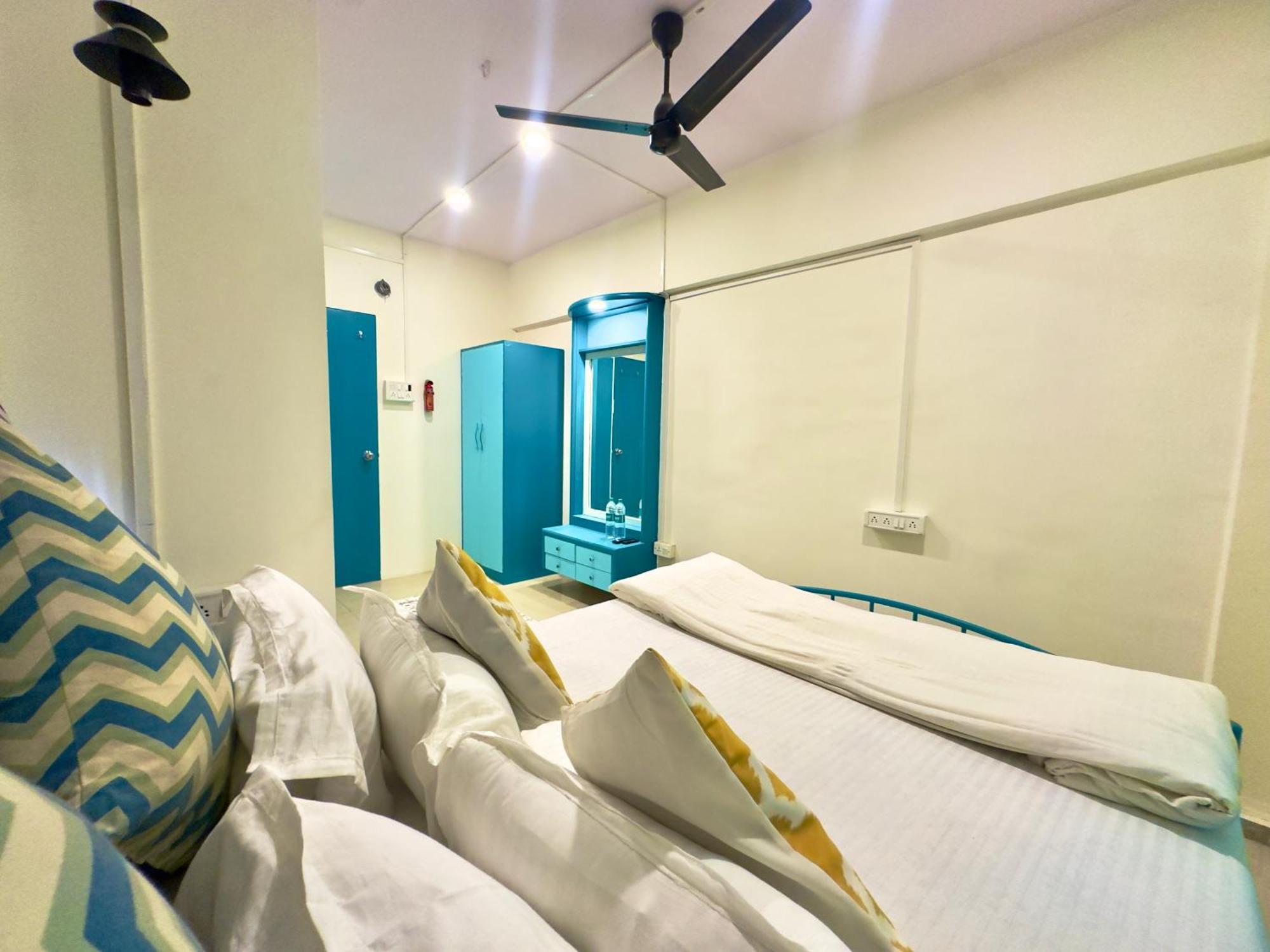 Locomo Express - Stay Work Eat Mumbai Exterior photo
